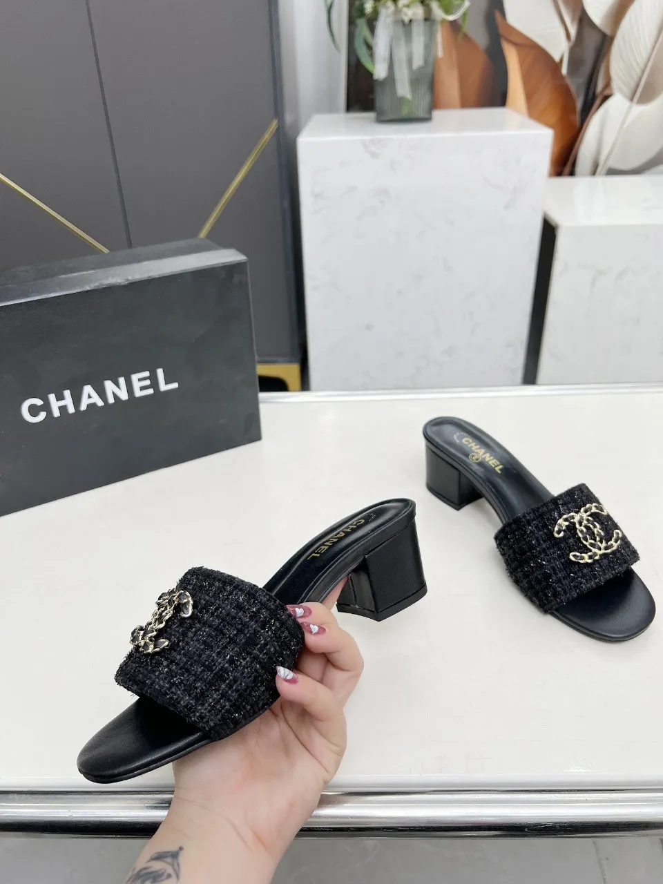 👟👟Ex-factory price 380👟👟 Genuine leather sole +30 chanel Chanel 2024 new slippers🔥🔥 Official website counter, fabric sheepskin, lining sheepskin, foot pad goatskin, 3 colors optional, size 35-42, genuine leather sole +30